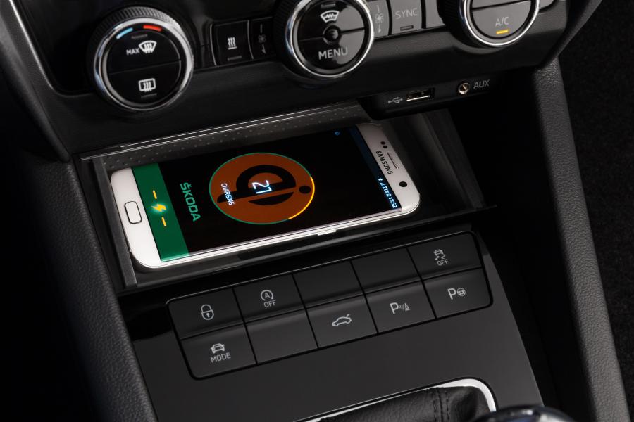 Детали интерьера Skoda Octavia Combi 4x4 (5E) 2017 года  (WW) (фото 12 из 67)